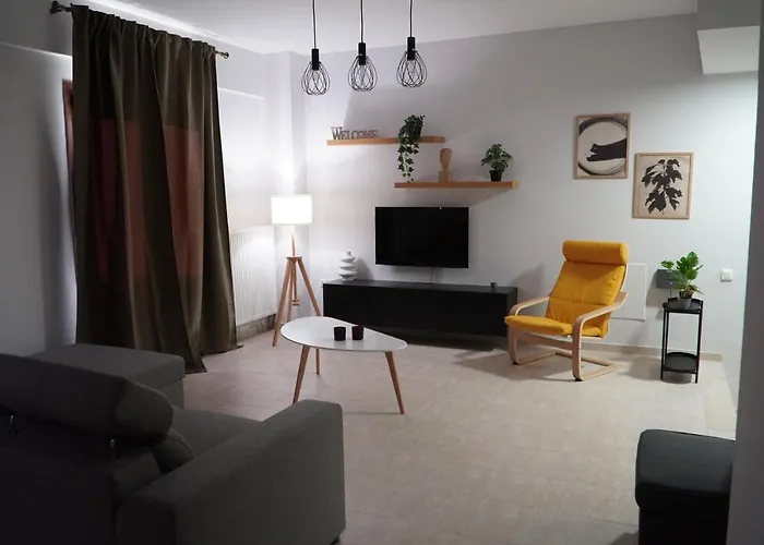 דירה Modern In οld τown *